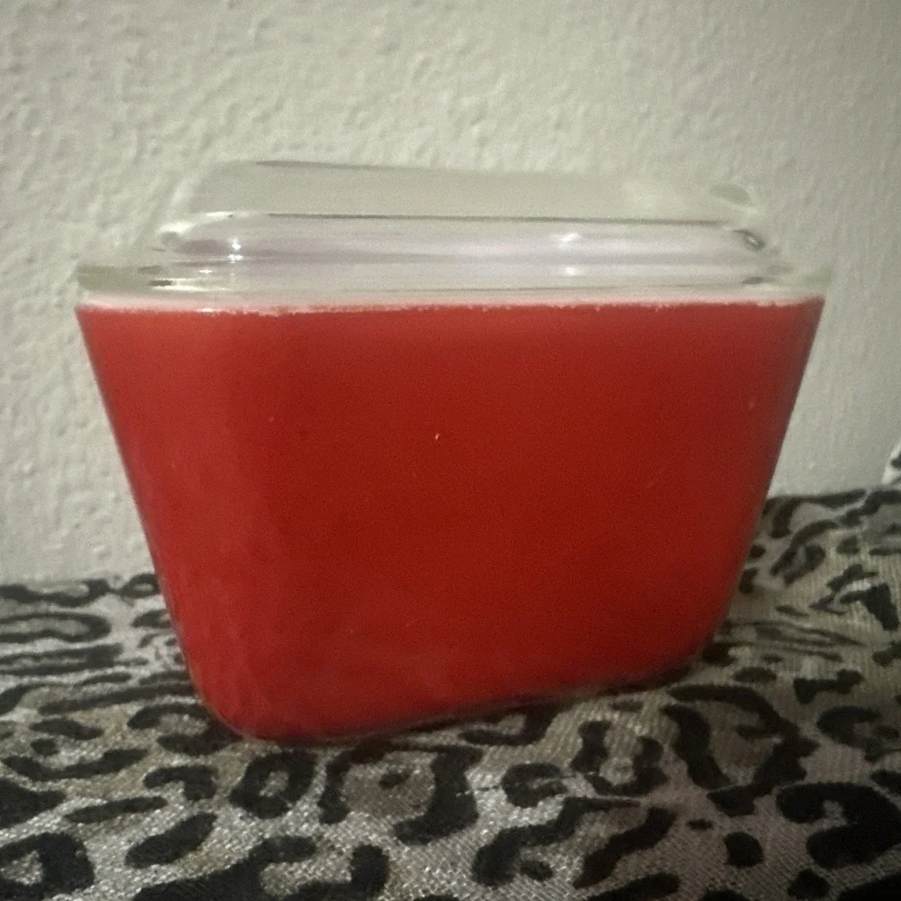 Vintage PYREX Made in USA 501-B Refrigerator Dish with Clear Lid